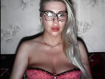 Luxsonyastar Chaturbate stream image from August 30, 2025