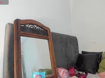 Latinaastepmomm Chaturbate stream image from August 30, 2025