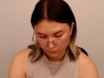 Lunvia Chaturbate stream image from August 31, 2025