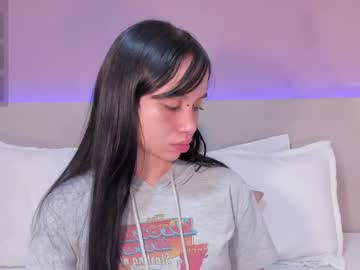 Missbombom Chaturbate stream image from August 31, 2025