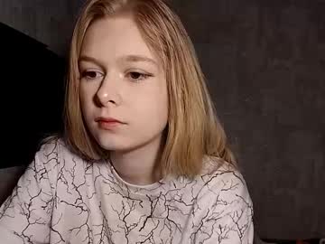 Chanelledroz Chaturbate stream image from August 31, 2025