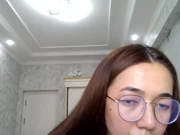Jasminelow Chaturbate stream image from August 31, 2025