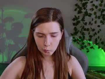 Aliceinredsquare_ Chaturbate stream image from August 31, 2025