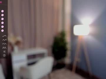 Tashiamoeuy Chaturbate stream image from August 31, 2025