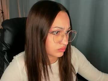 Oliviaow Chaturbate stream image from August 31, 2025
