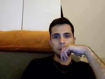 Yiyimaster Chaturbate stream image from August 31, 2025