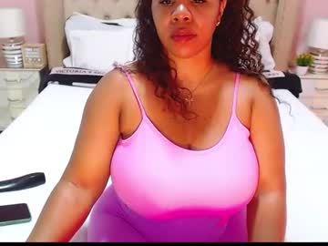 Donnaadore Chaturbate stream image from August 31, 2025