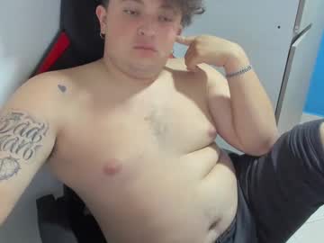 Onewhiteboichub Chaturbate stream image from August 31, 2025