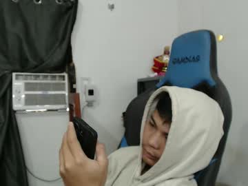 2hotgian Chaturbate stream image from September 01, 2025