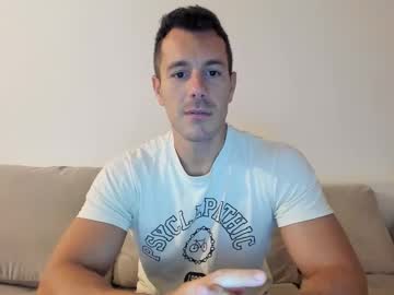 Roberto4ever Chaturbate stream image from September 01, 2025