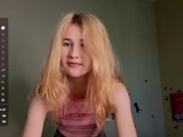 Kristeeens Chaturbate stream image from September 01, 2025