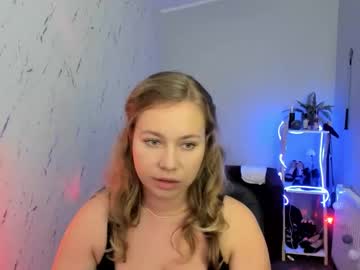 Holly_Bb95 Chaturbate stream image from September 01, 2025