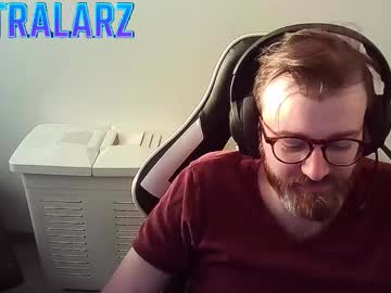 Extralarz Chaturbate stream image from September 01, 2025