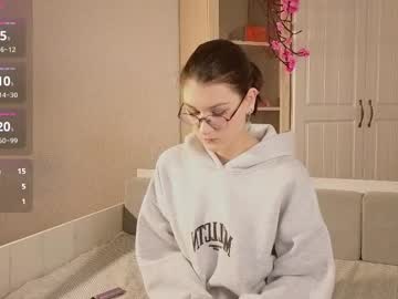 Linna4kiss Chaturbate stream image from September 01, 2025
