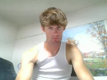 Basicallyjustmee Chaturbate stream image from September 01, 2025