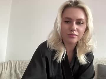 Elaraluxxxe Chaturbate stream image from September 02, 2025