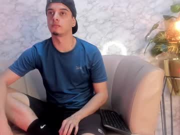 Maxbenetti Chaturbate stream image from September 02, 2025