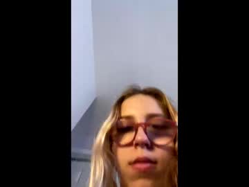 Tattedhippydip Chaturbate stream image from September 02, 2025