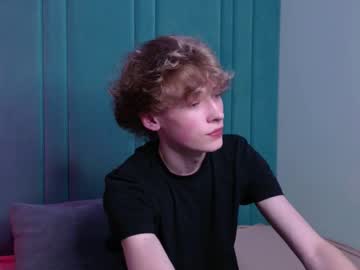 Curlytwinkboy Chaturbate stream image from September 02, 2025