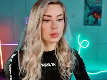 Adelloyss Chaturbate stream image from September 03, 2025
