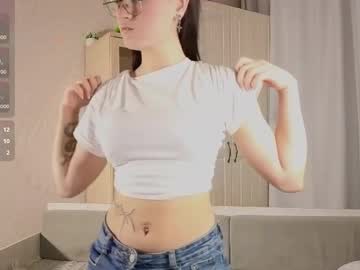Linna4kiss Chaturbate stream image from September 03, 2025