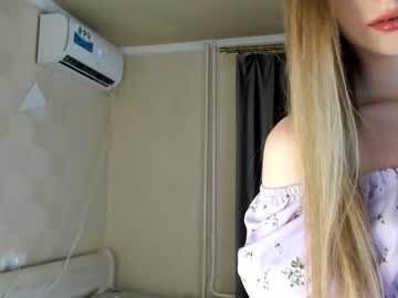 Mollydo11 Chaturbate stream image from September 03, 2025