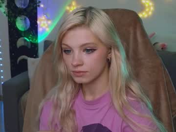 Moonlight_Mia Chaturbate stream image from September 04, 2025
