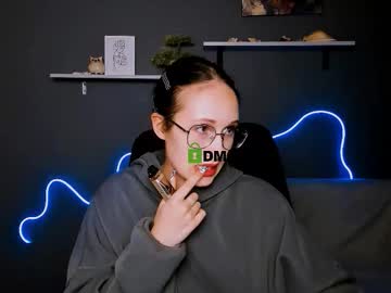 Mona_Cloud Chaturbate stream image from September 04, 2025