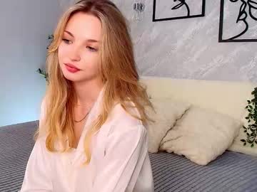 Pollimills Chaturbate stream image from September 05, 2025