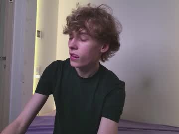 Curlytwinkboy Chaturbate stream image from September 05, 2025