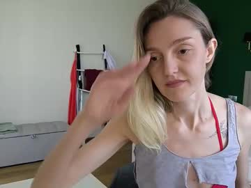Elyrasnarl Chaturbate stream image from September 06, 2025