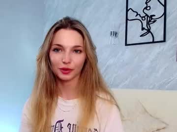 Pollimills Chaturbate stream image from September 07, 2025