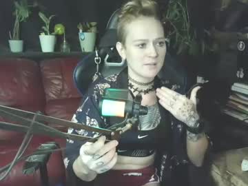 Queenfrostbitten Chaturbate stream image from September 07, 2025