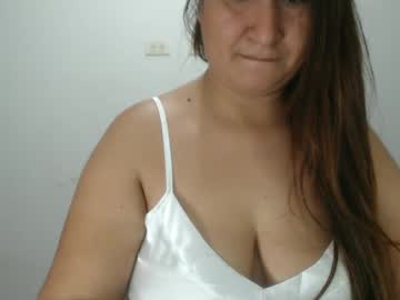 Lina_Playful Chaturbate stream image from September 08, 2025