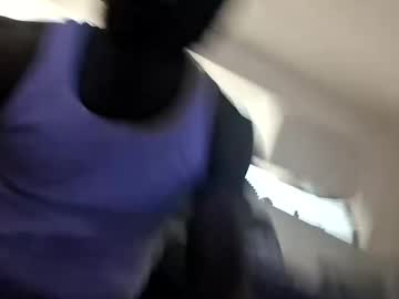 Esmoovethegod Chaturbate stream image from September 09, 2025