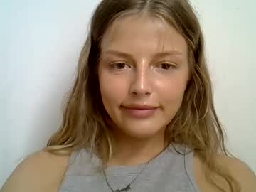 Lunav7 Chaturbate stream image from September 09, 2025