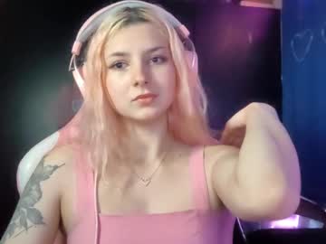 Emeldamctee Chaturbate stream image from September 09, 2025