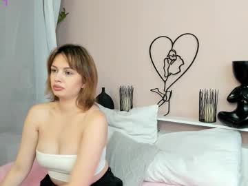 Lunablume Chaturbate stream image from September 10, 2025