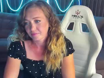 Daisyblueeyes Chaturbate stream image from September 10, 2025