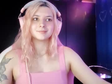 Emeldamctee Chaturbate stream image from September 10, 2025