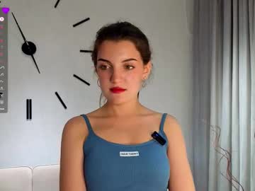 Elenisuero Chaturbate stream image from September 10, 2025