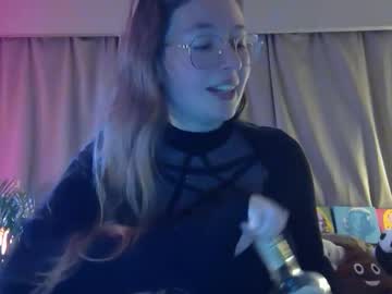 Cheekynightowl Chaturbate stream image from September 10, 2025