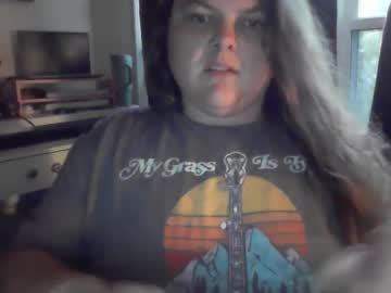 Crystalizzzee stream image from September 10, 2025