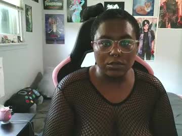 Zurilovee Chaturbate stream image from September 11, 2025