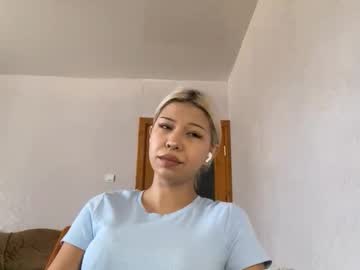 Elaineskillan Chaturbate stream image from September 12, 2025