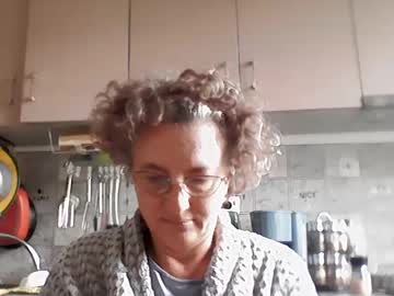 Sunnylarrah11 Chaturbate stream image from September 12, 2025