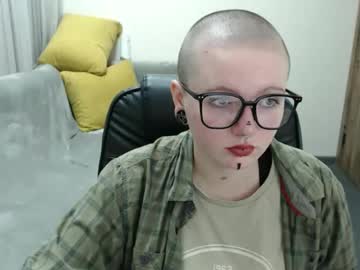 Nikkysnow Chaturbate stream image from September 12, 2025