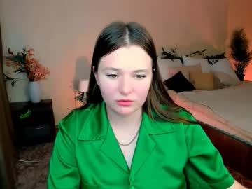 Moonvelle Chaturbate stream image from September 12, 2025