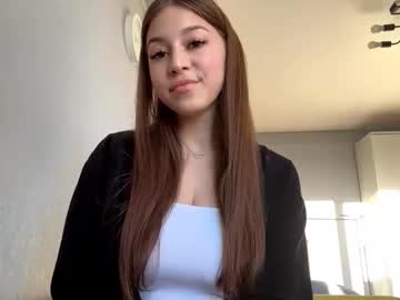 Linchamlee Chaturbate stream image from September 12, 2025