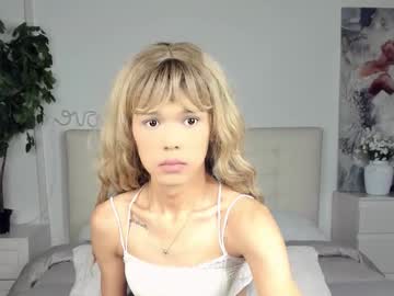 Madonnarossi Chaturbate stream image from September 12, 2025
